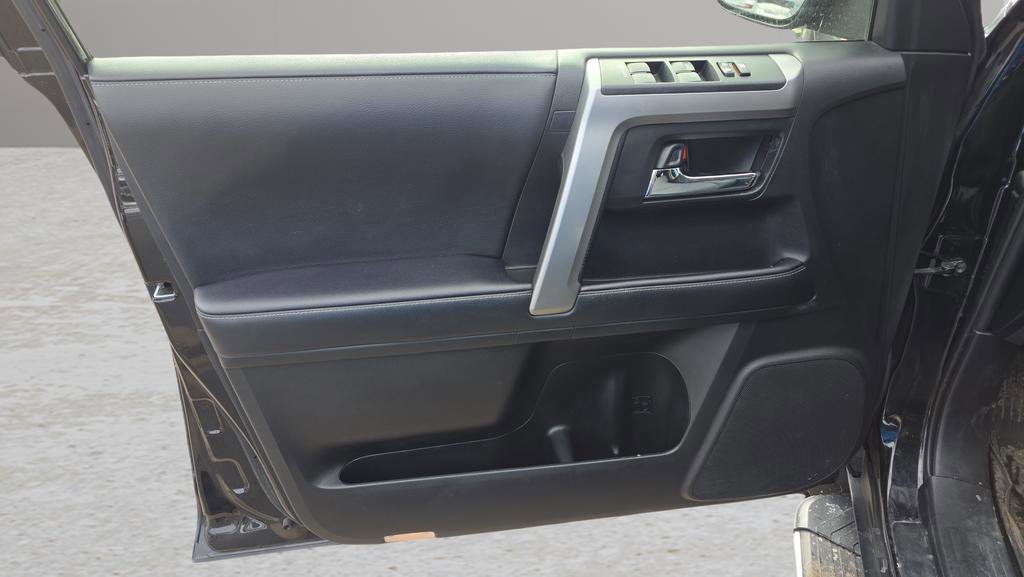 Used 2022 Toyota 4Runner SR5 Premium image 10