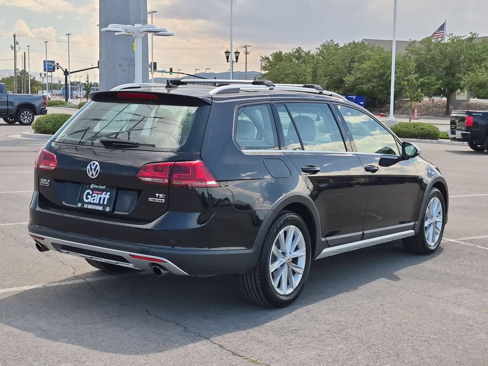 Used 2017 Volkswagen Golf Alltrack S AWD/4WD image 3