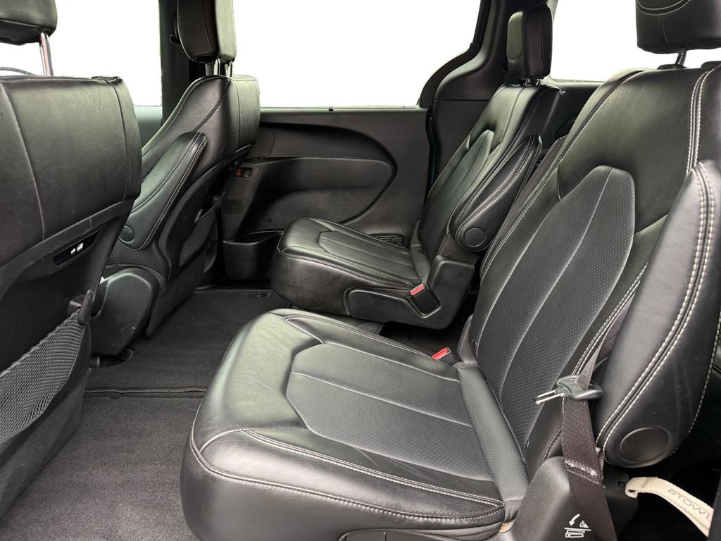 Used 2025 Chrysler Pacifica Select FWD image 14
