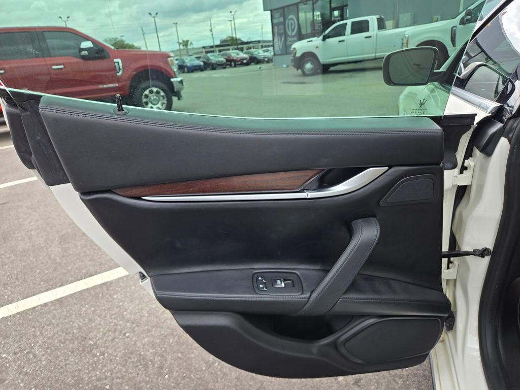 Used 2015 Maserati Ghibli S Q4 AWD/4WD image 36