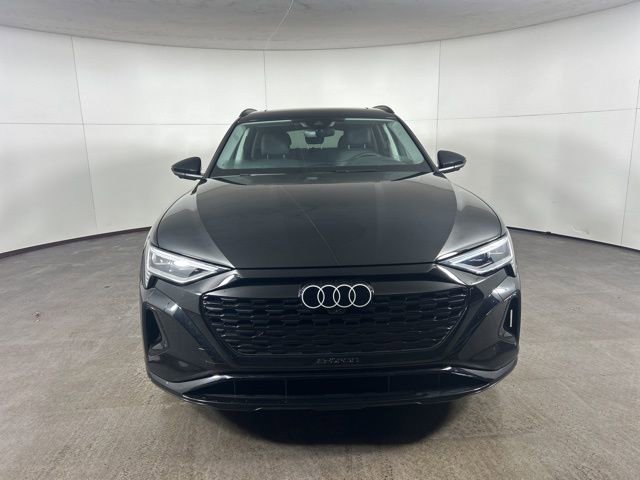 Used 2024 Audi Q8 e-tron Premium Plus w/ Premium Plus Package image 2