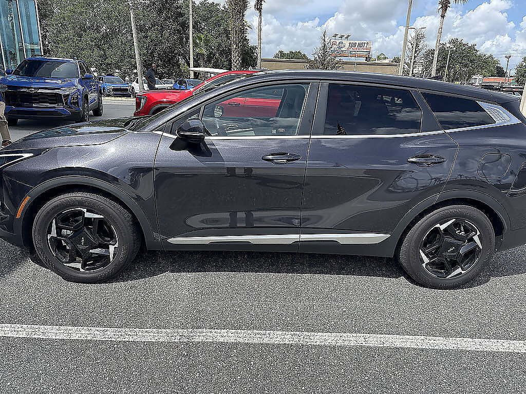 Used 2026 Kia Sportage EX FWD image 57