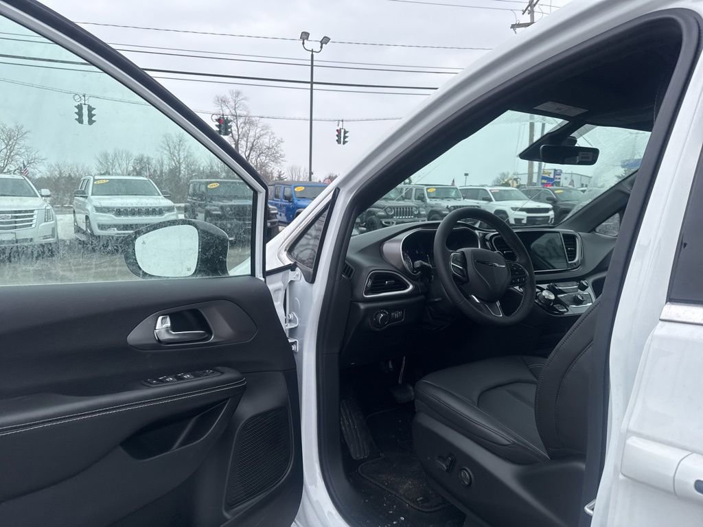 New 2026 Chrysler Voyager LX FWD image 21