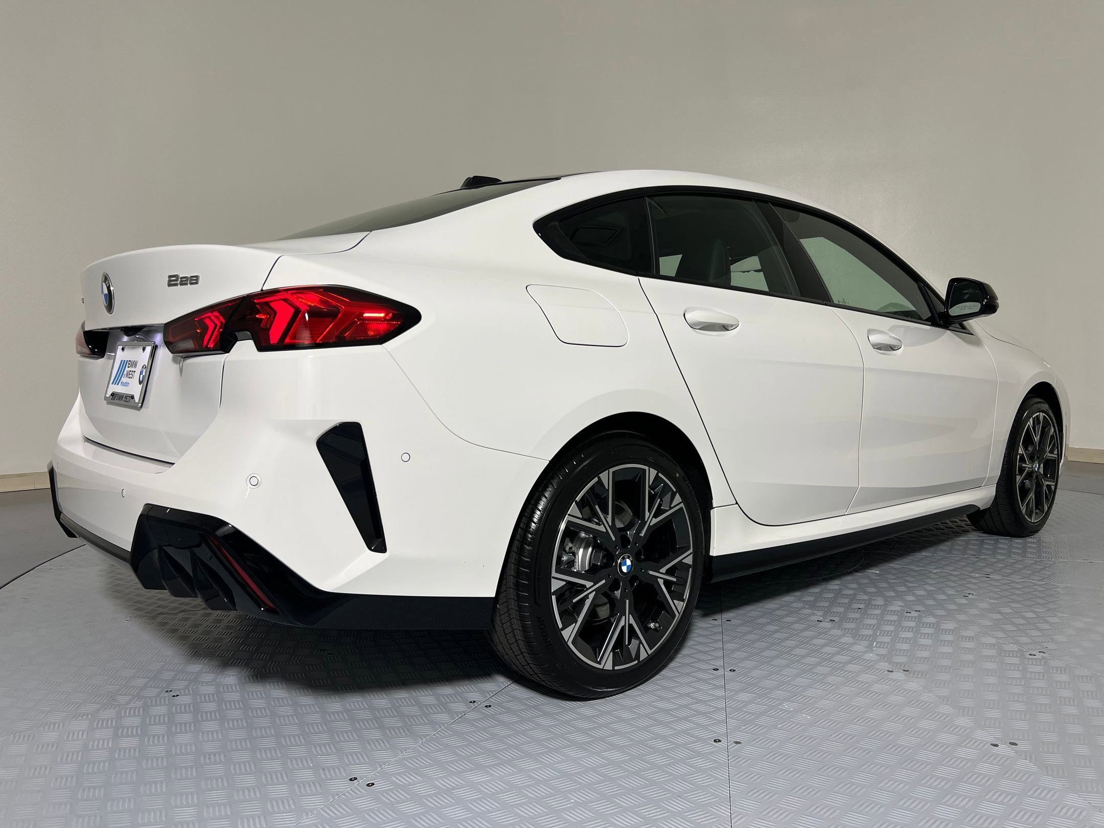 Used 2026 BMW 228i xDrive w/ Technology Package image 9