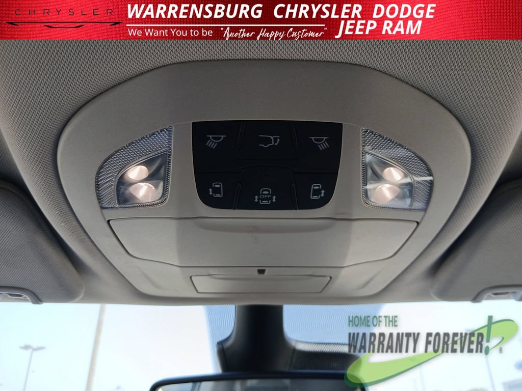Used 2024 Chrysler Pacifica Touring-L FWD image 29