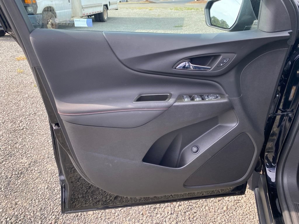 Used 2023 Chevrolet Equinox RS FWD image 9
