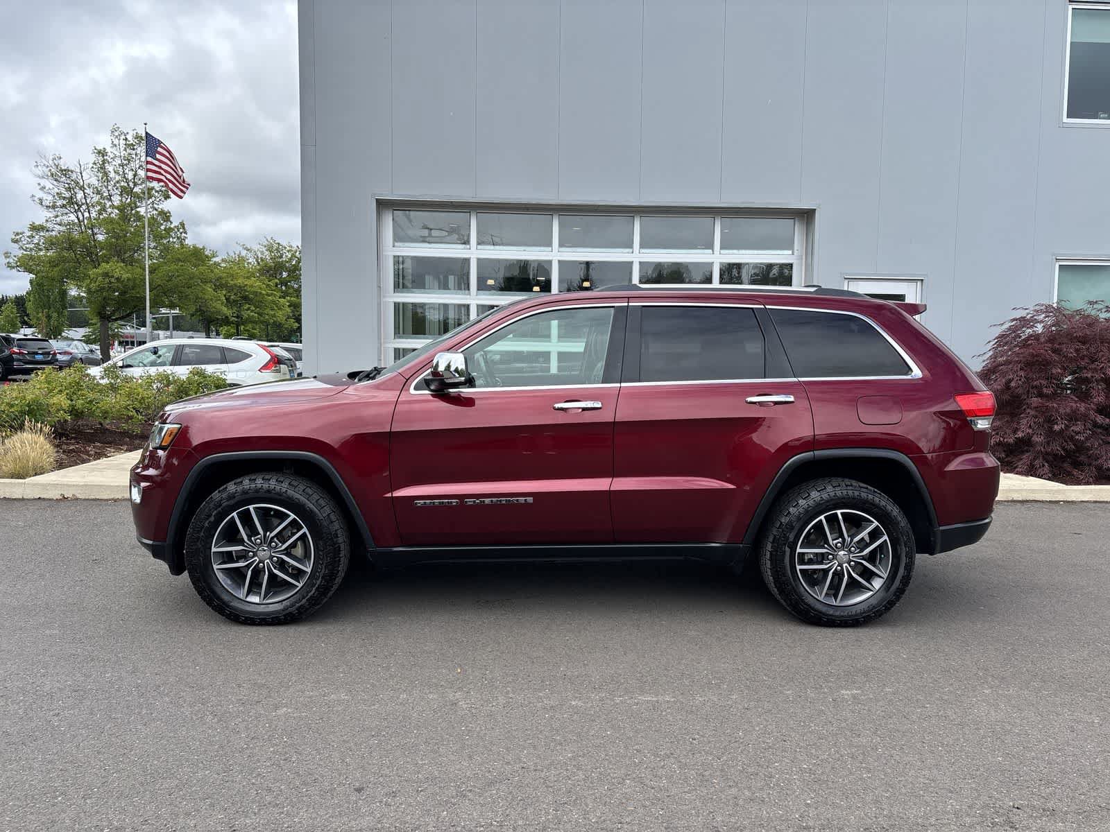Certified 2017 Jeep Grand Cherokee Limited w/ Luxury Group II AWD/4WD image 2