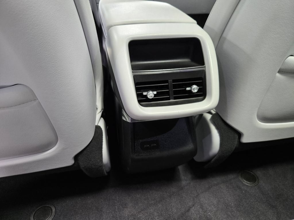 Used 2024 Cadillac Lyriq Luxury AWD/4WD image 37