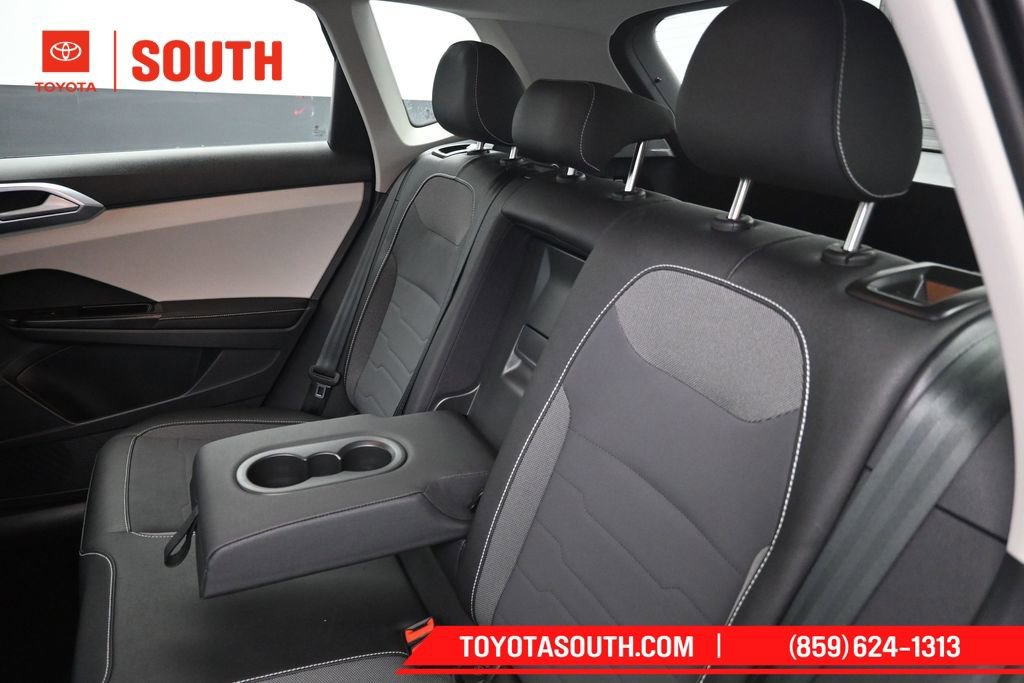 Used 2025 Volkswagen Taos SE FWD image 24