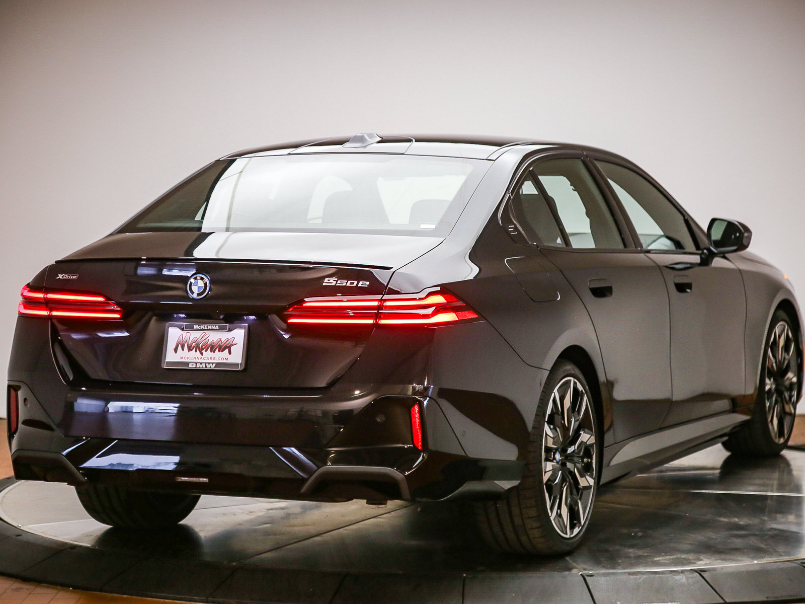New 2027 BMW 550e xDrive AWD/4WD image 5