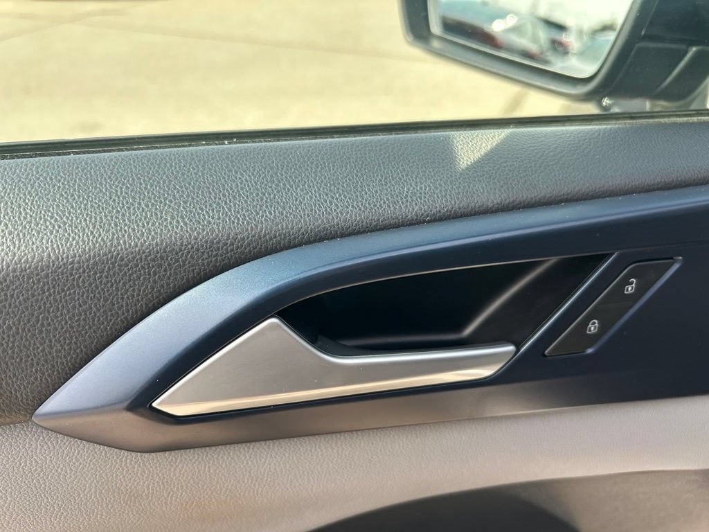 Certified 2023 Volkswagen Taos SE w/ Panoramic Sunroof Package FWD image 45