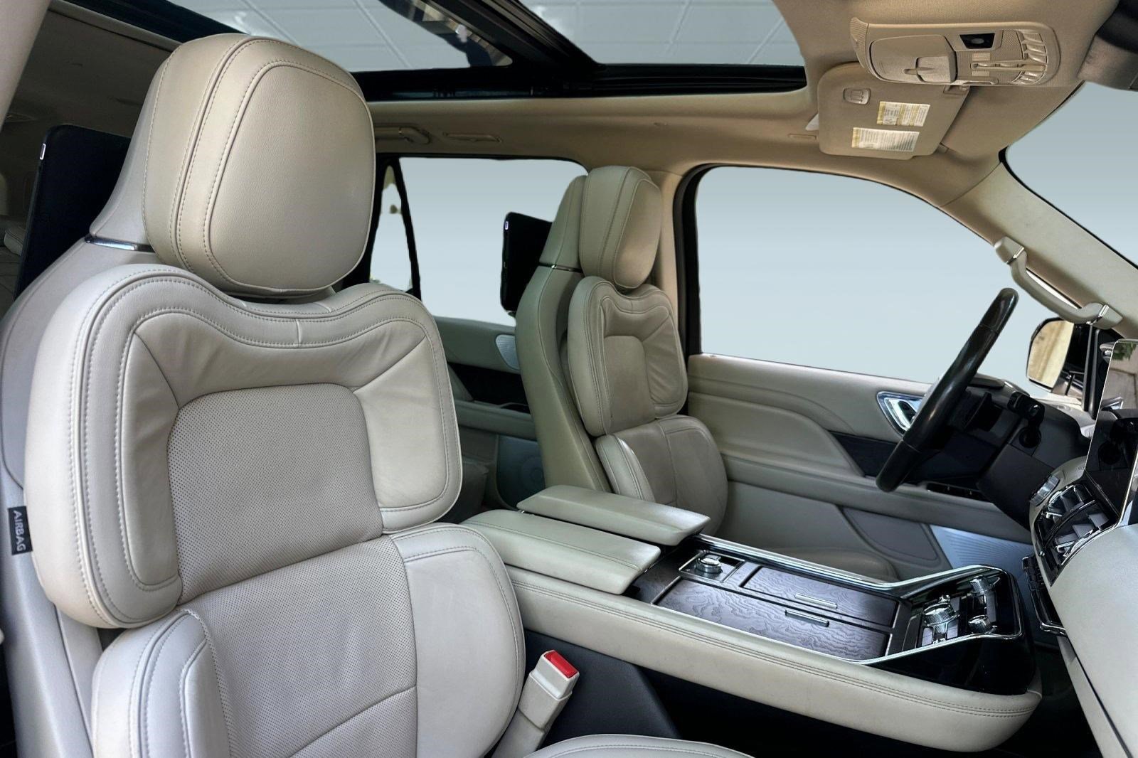 Used 2018 Lincoln Navigator L Reserve w/ Technology Package image 32