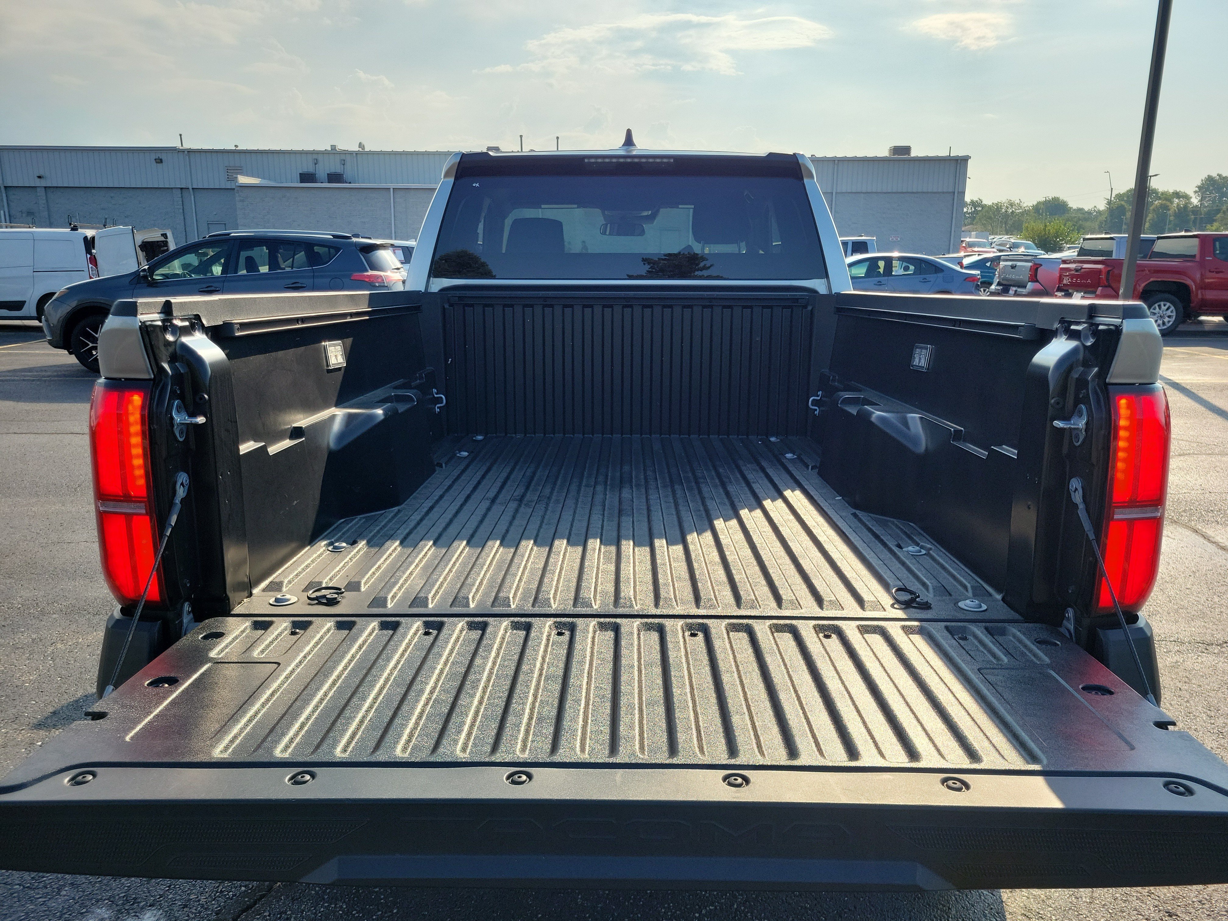 Used 2025 Toyota Tacoma SR AWD/4WD image 8