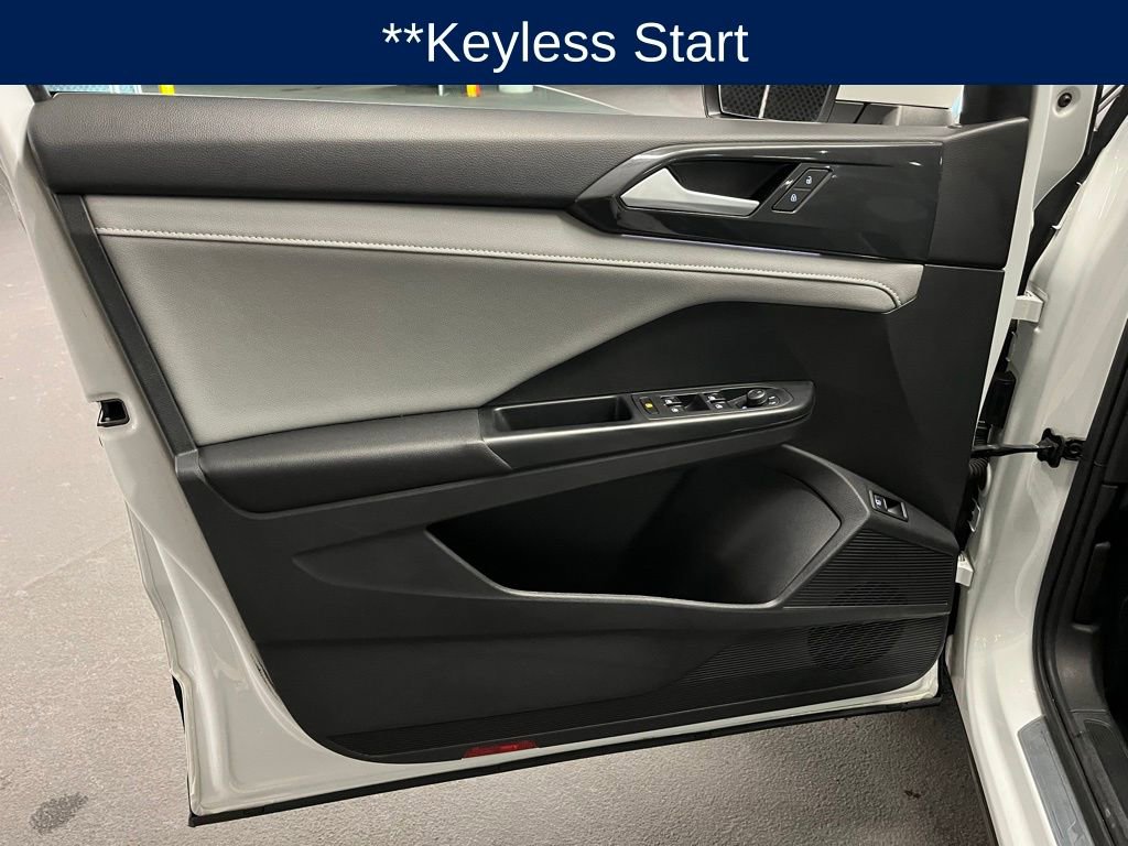 Used 2023 Volkswagen Taos SEL image 18