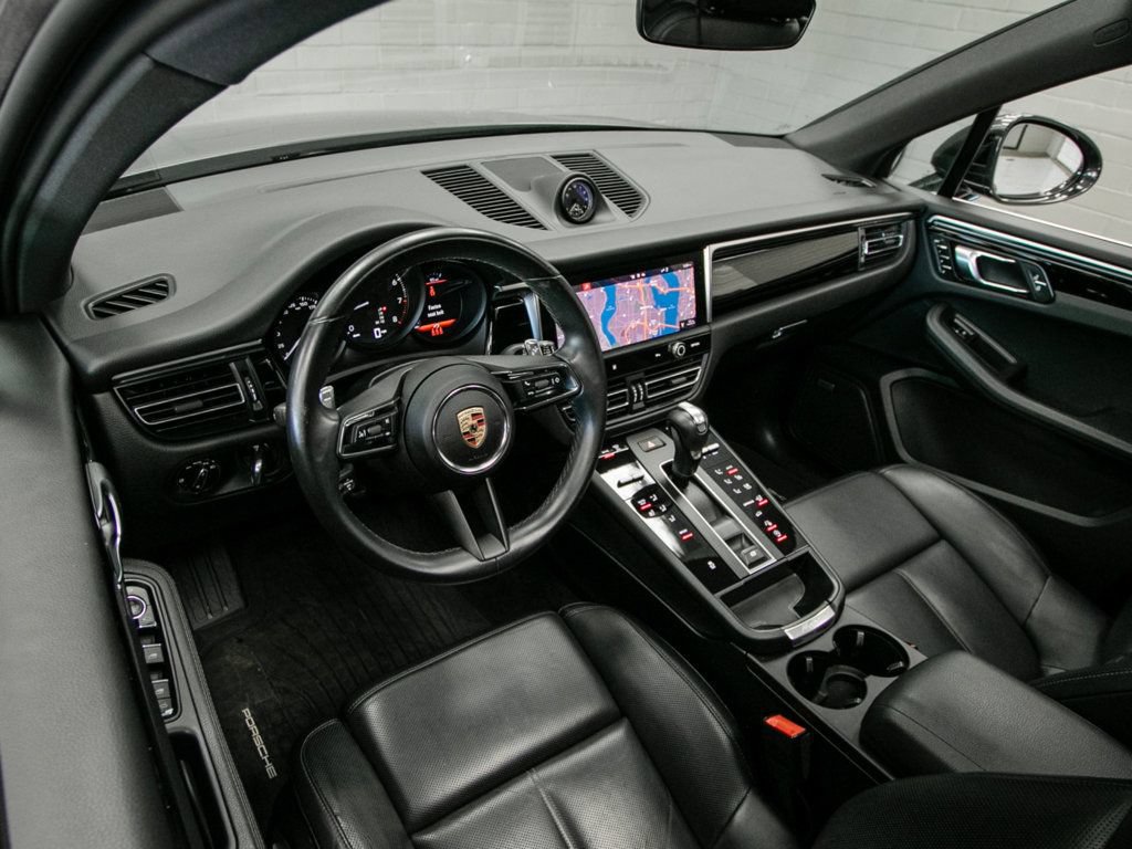Used 2024 Porsche Macan Turbo AWD/4WD image 10