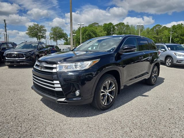 Used 2017 Toyota Highlander Plus AWD/4WD image 4