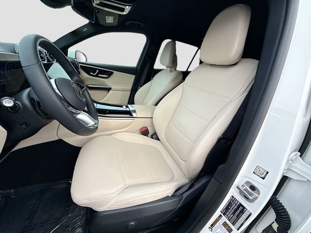 Used 2025 Mercedes-Benz GLC 300 4MATIC image 23