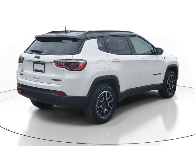 New 2026 Jeep Compass Trailhawk w/ Sun, Sound & Navigation Group AWD/4WD image 4