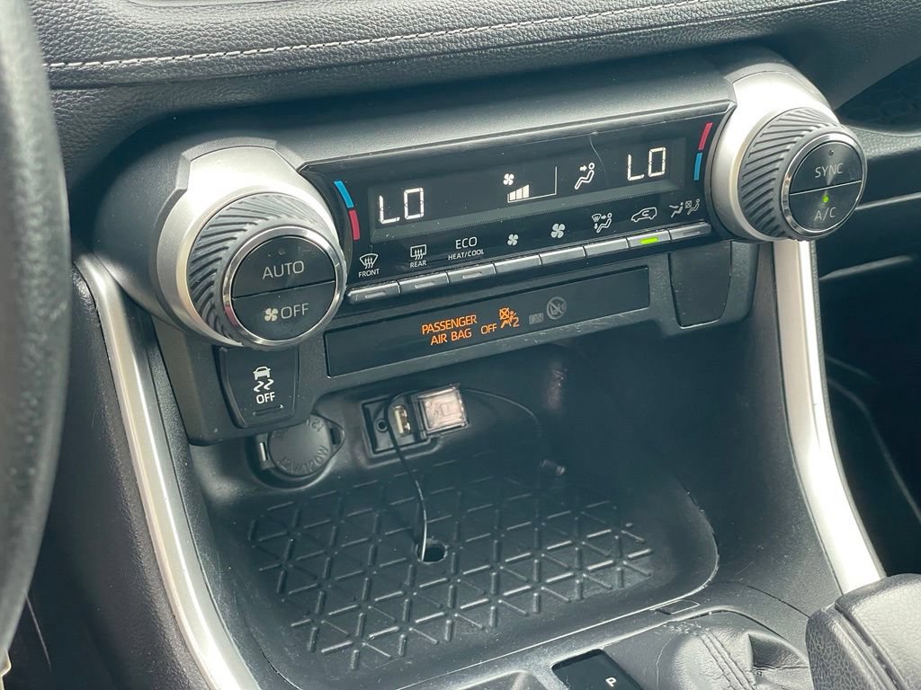 Used 2019 Toyota RAV4 LE w/ Carpet Mat Package AWD/4WD image 20