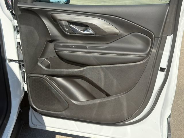 Used 2024 GMC Terrain SLE w/ Driver Convenience Package image 14