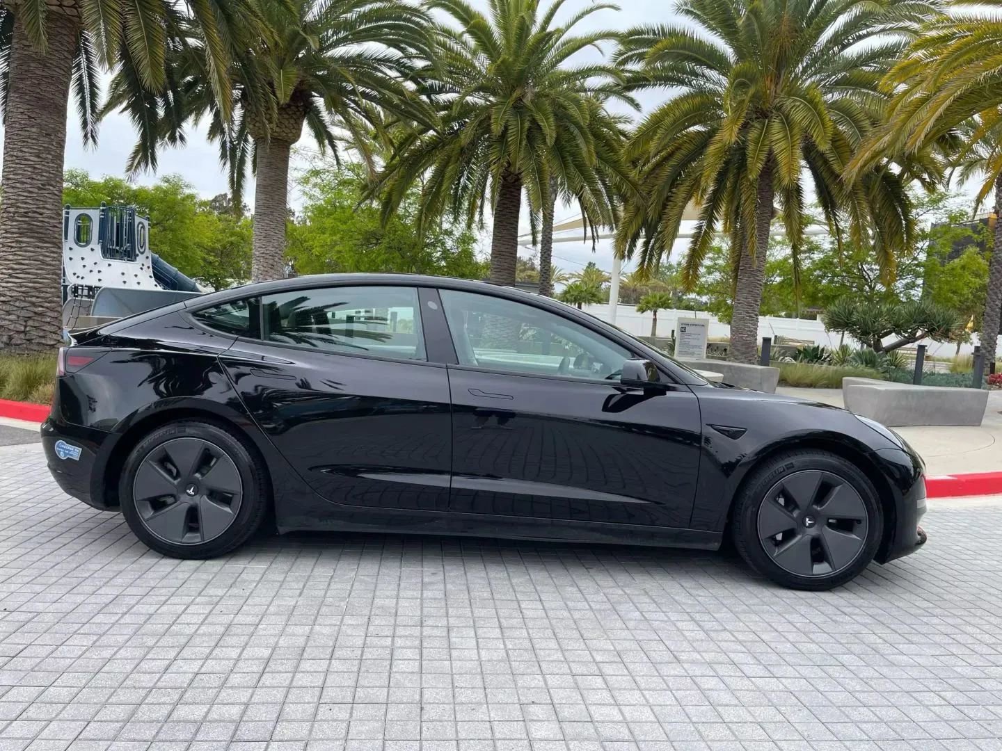 Used 2023 Tesla Model 3 Standard Range image 6