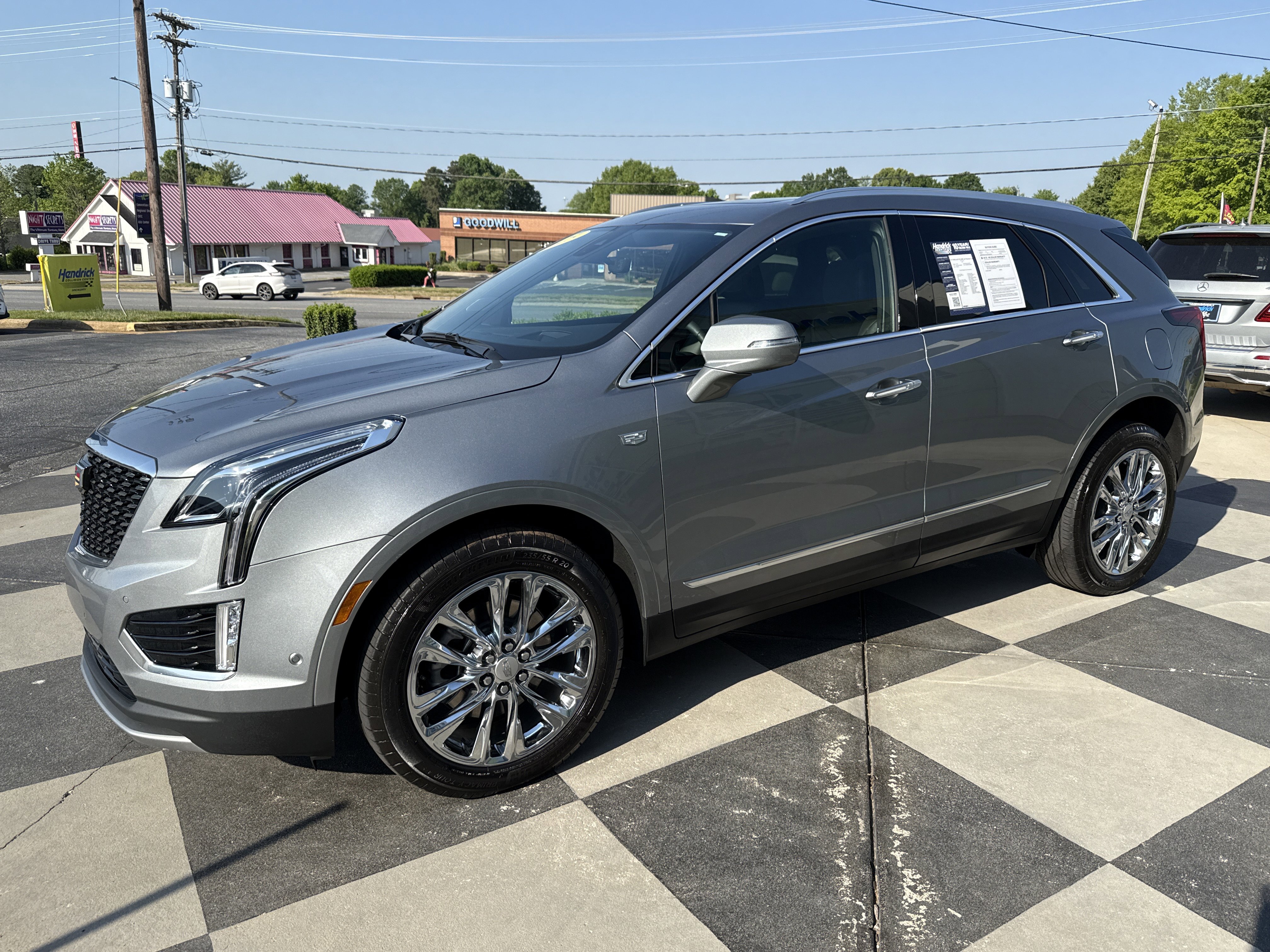 Used 2025 Cadillac XT5 Premium Luxury w/ Technology Package AWD/4WD image 5