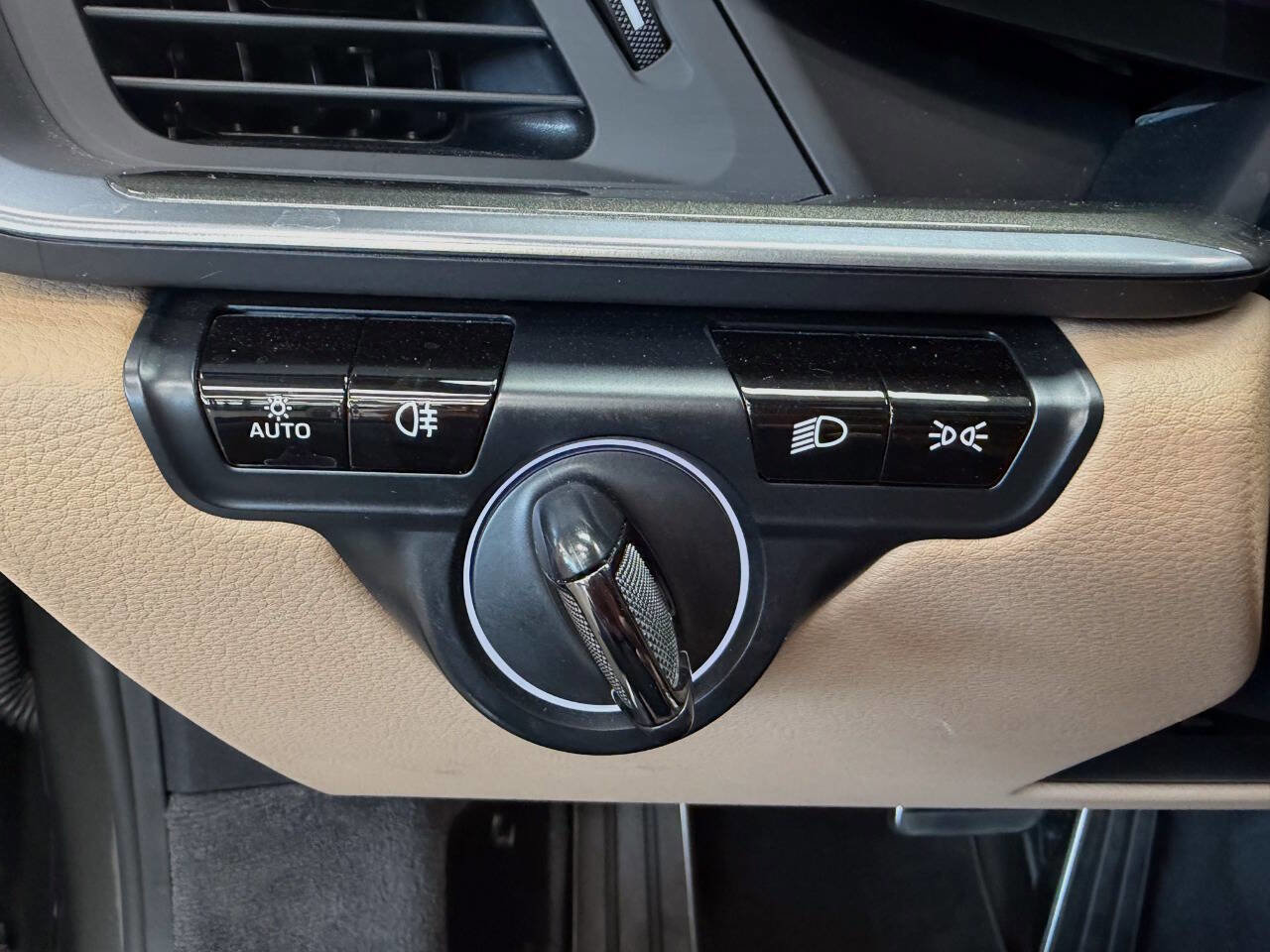 Used 2021 Porsche 911 image 69