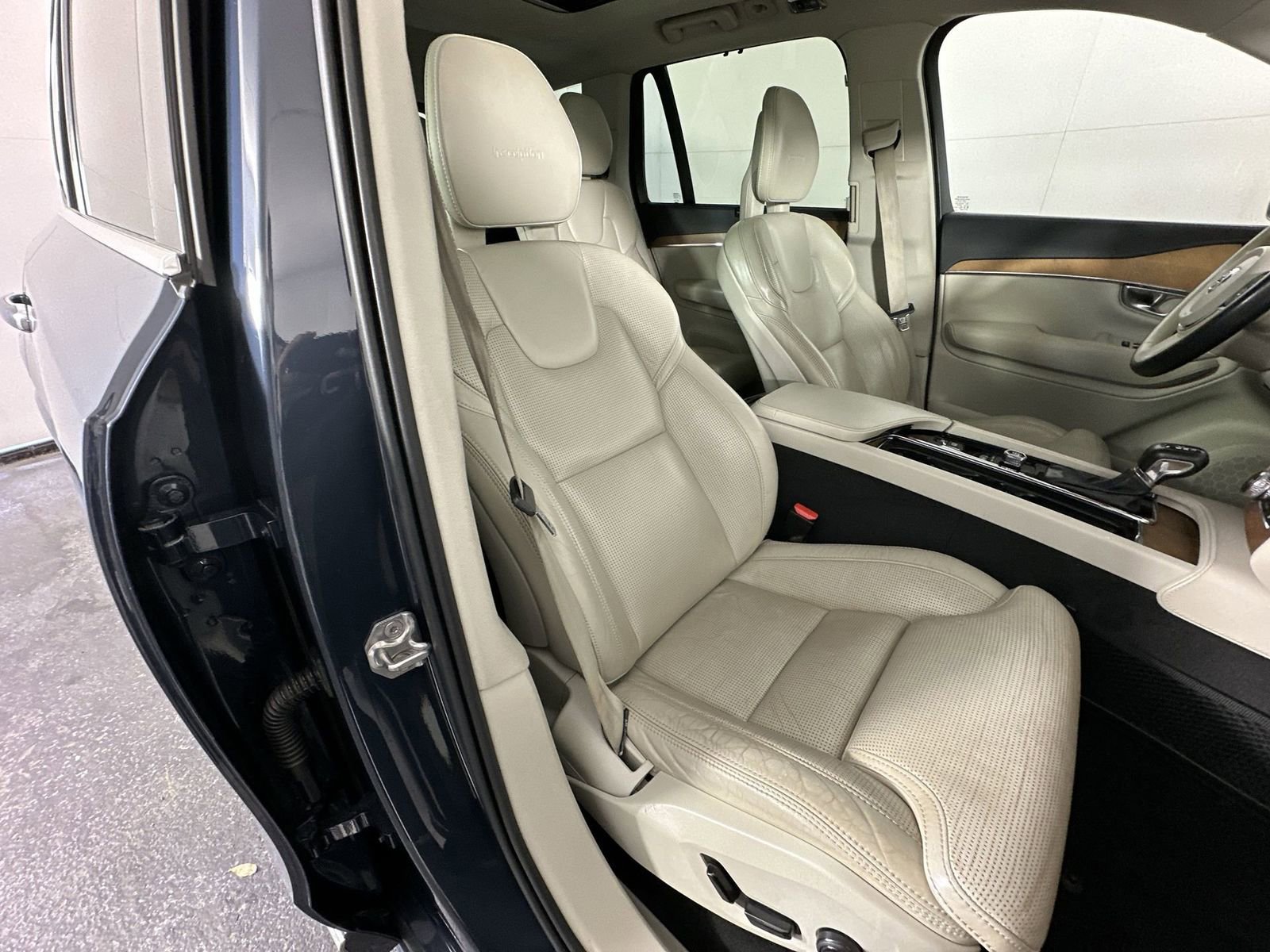 Used 2020 Volvo XC90 T6 Inscription w/ Protection Package Premier image 31