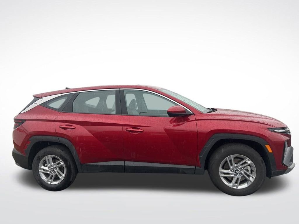 Used 2025 Hyundai Tucson SE image 4