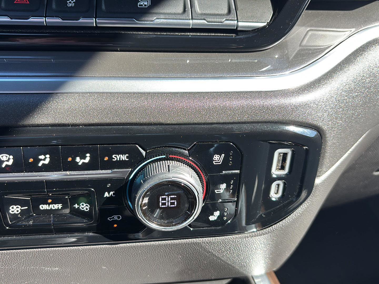 Used 2025 Chevrolet Silverado 1500 High Country w/ Technology Package image 32