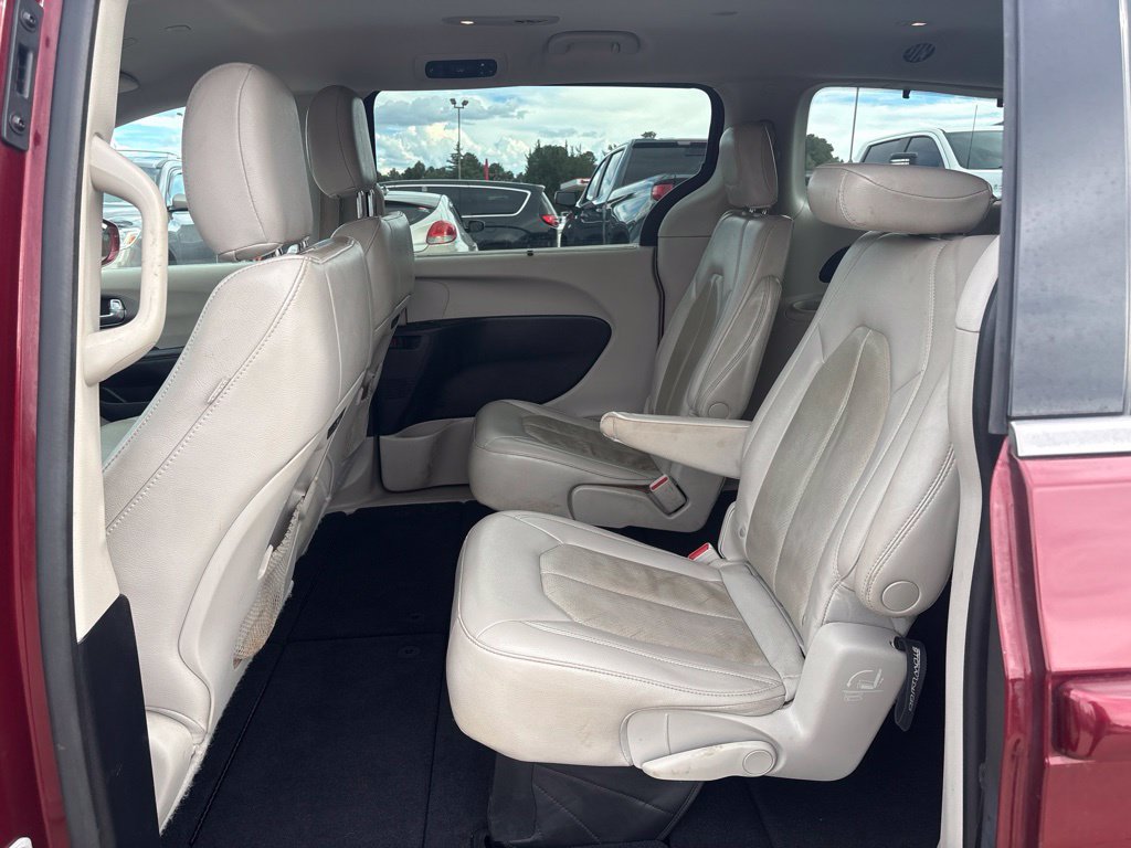 Used 2021 Chrysler Pacifica Touring-L FWD image 10