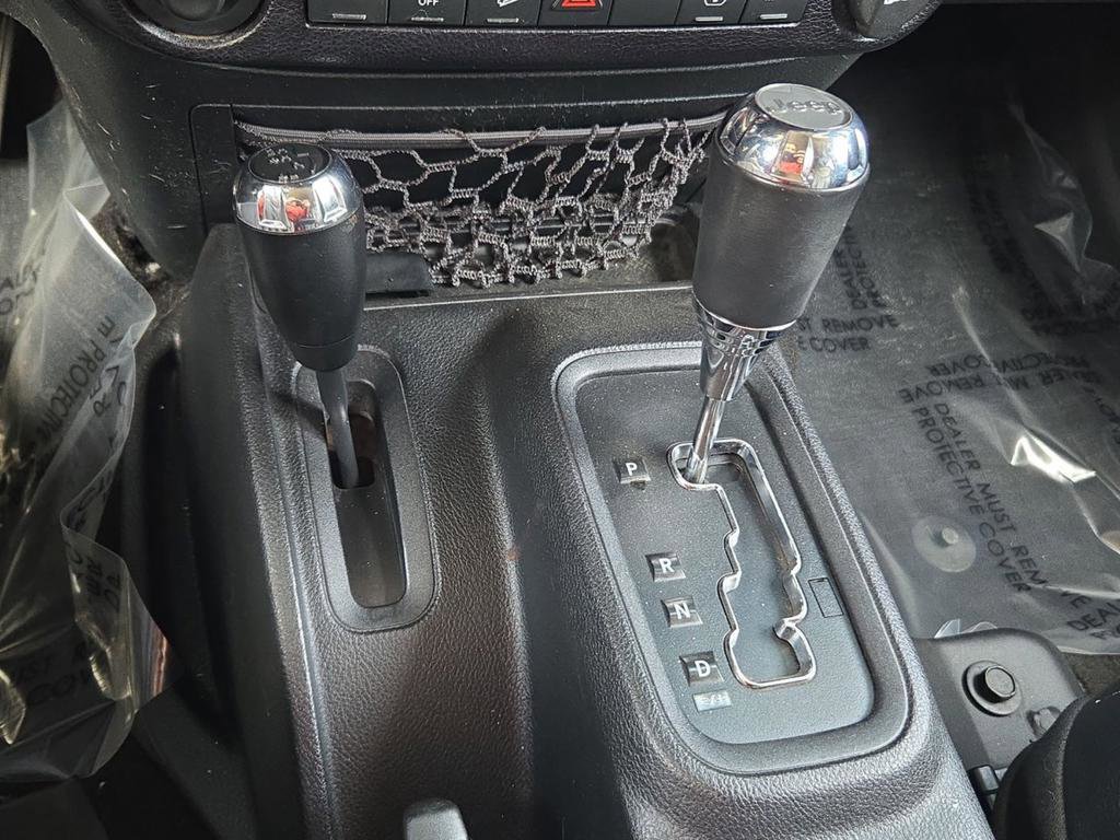 Used 2016 Jeep Wrangler Unlimited Rubicon image 27