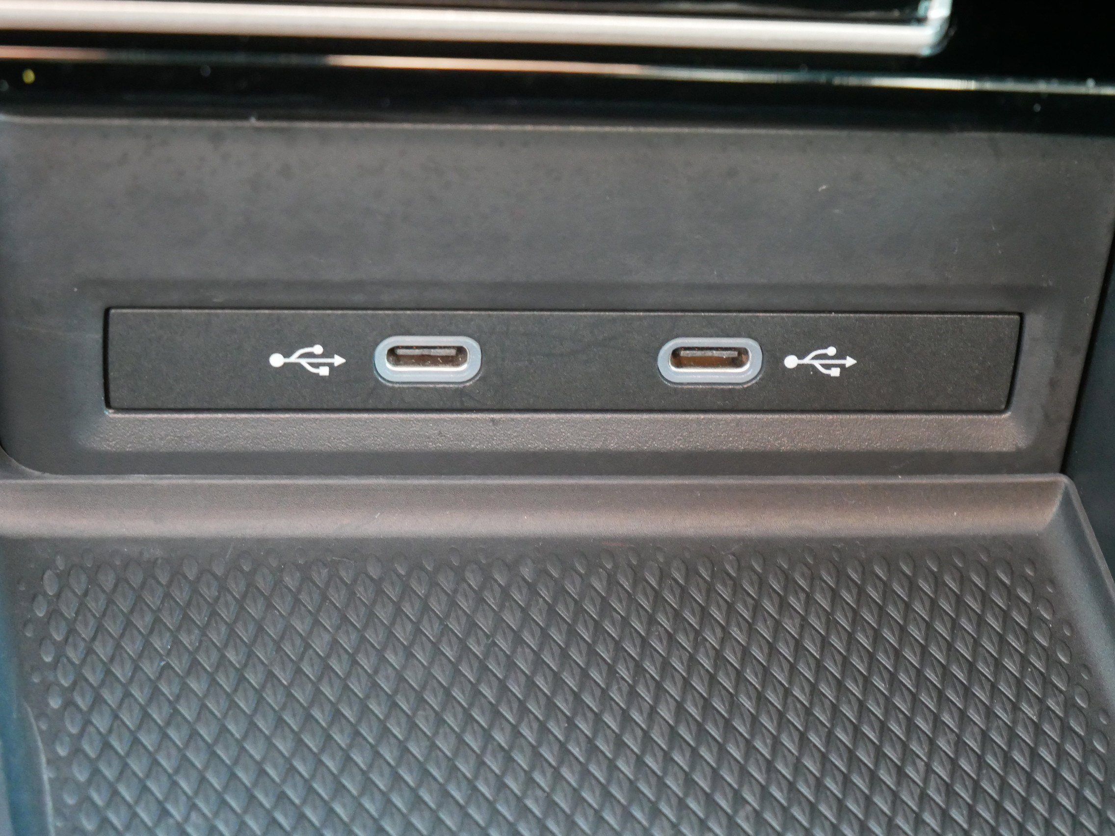 Certified 2024 Volkswagen Atlas Cross Sport SEL R-Line image 32