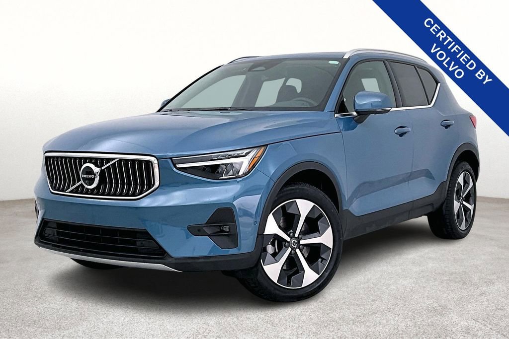 Used 2025 Volvo XC40 B5 Plus image 16