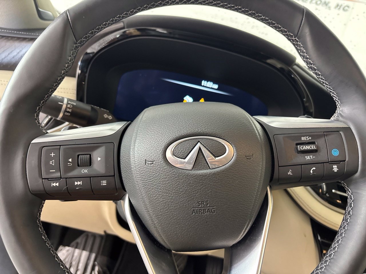 Used 2025 INFINITI QX60 Sensory FWD image 17