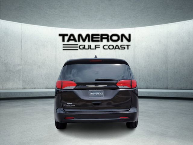 Used 2017 Chrysler Pacifica Touring w/ Tire & Wheel Group FWD image 4