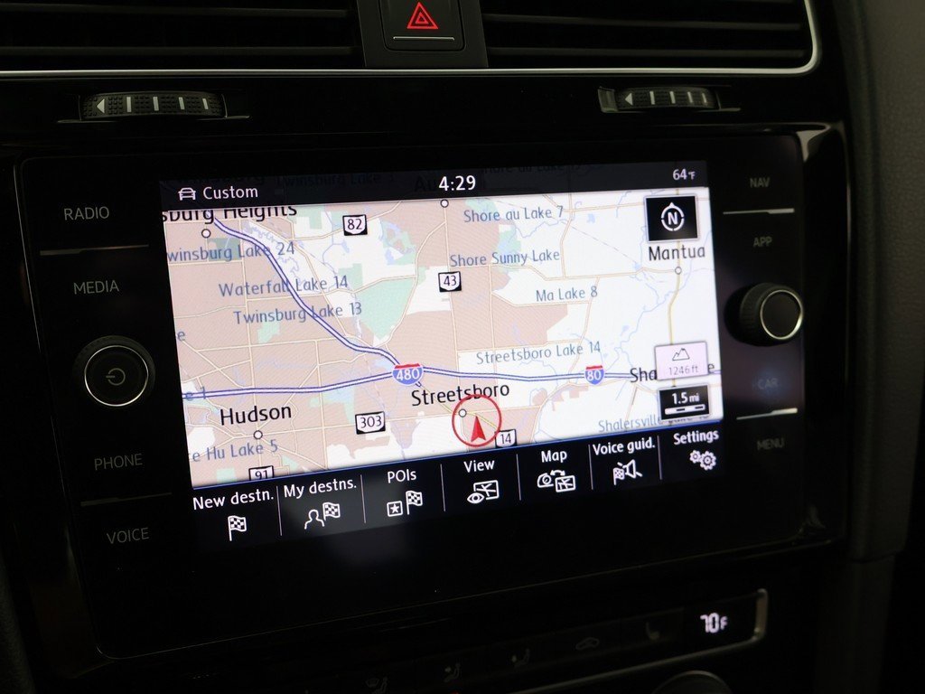 Used 2018 Volkswagen Golf R 4-Door image 45