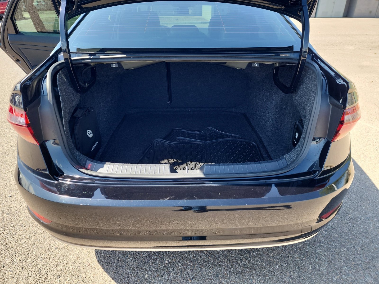 Used 2019 Volkswagen Jetta SEL w/ Cold Weather Package image 34