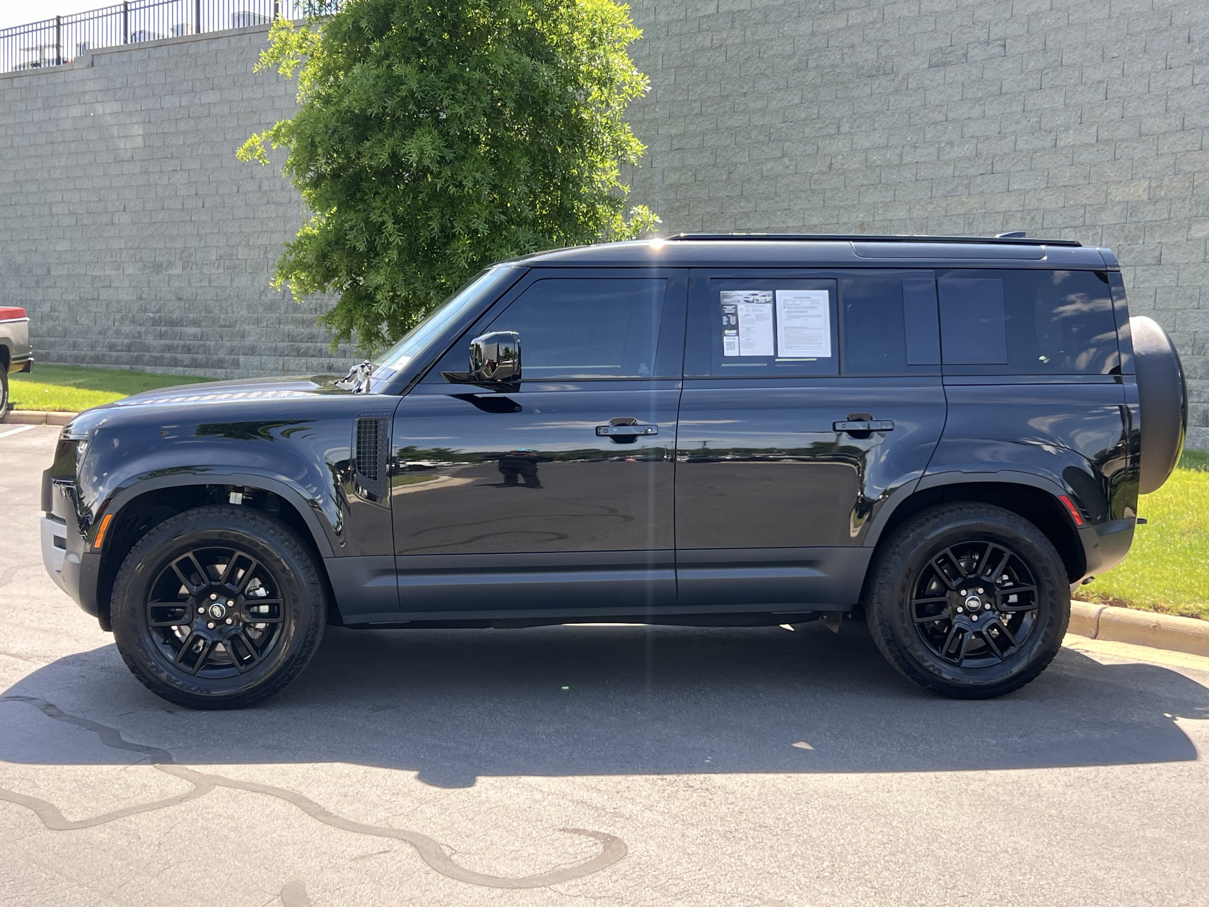 Used 2025 Land Rover Defender 110 S AWD/4WD image 4