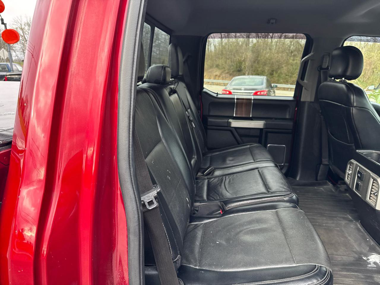 Used 2015 Ford F150 Lariat image 9