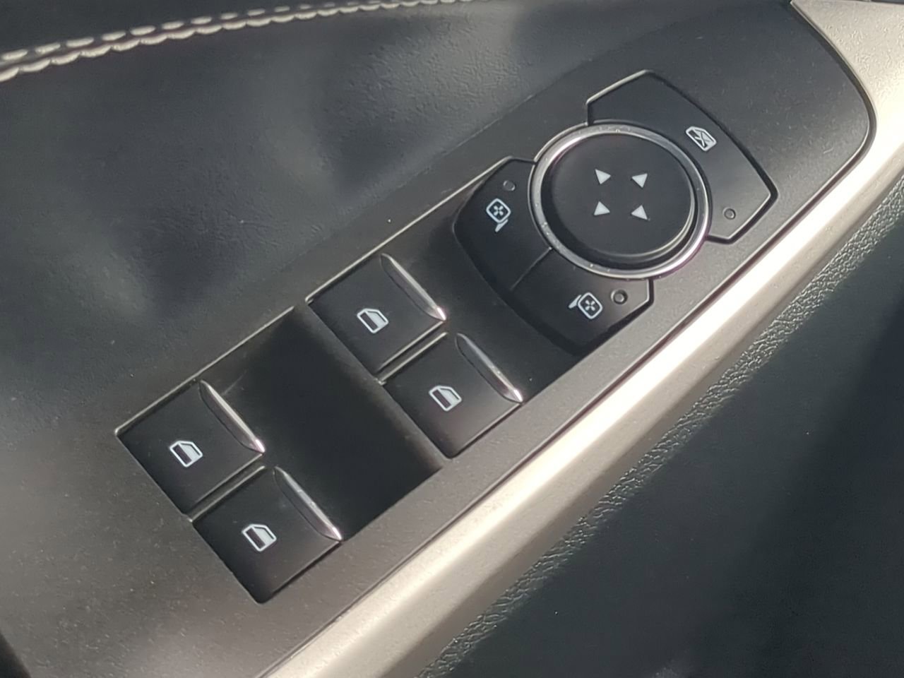 Used 2024 Ford Explorer XLT RWD image 23