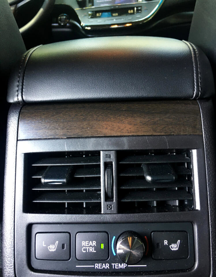 Used 2018 Toyota Avalon XLE Premium image 20