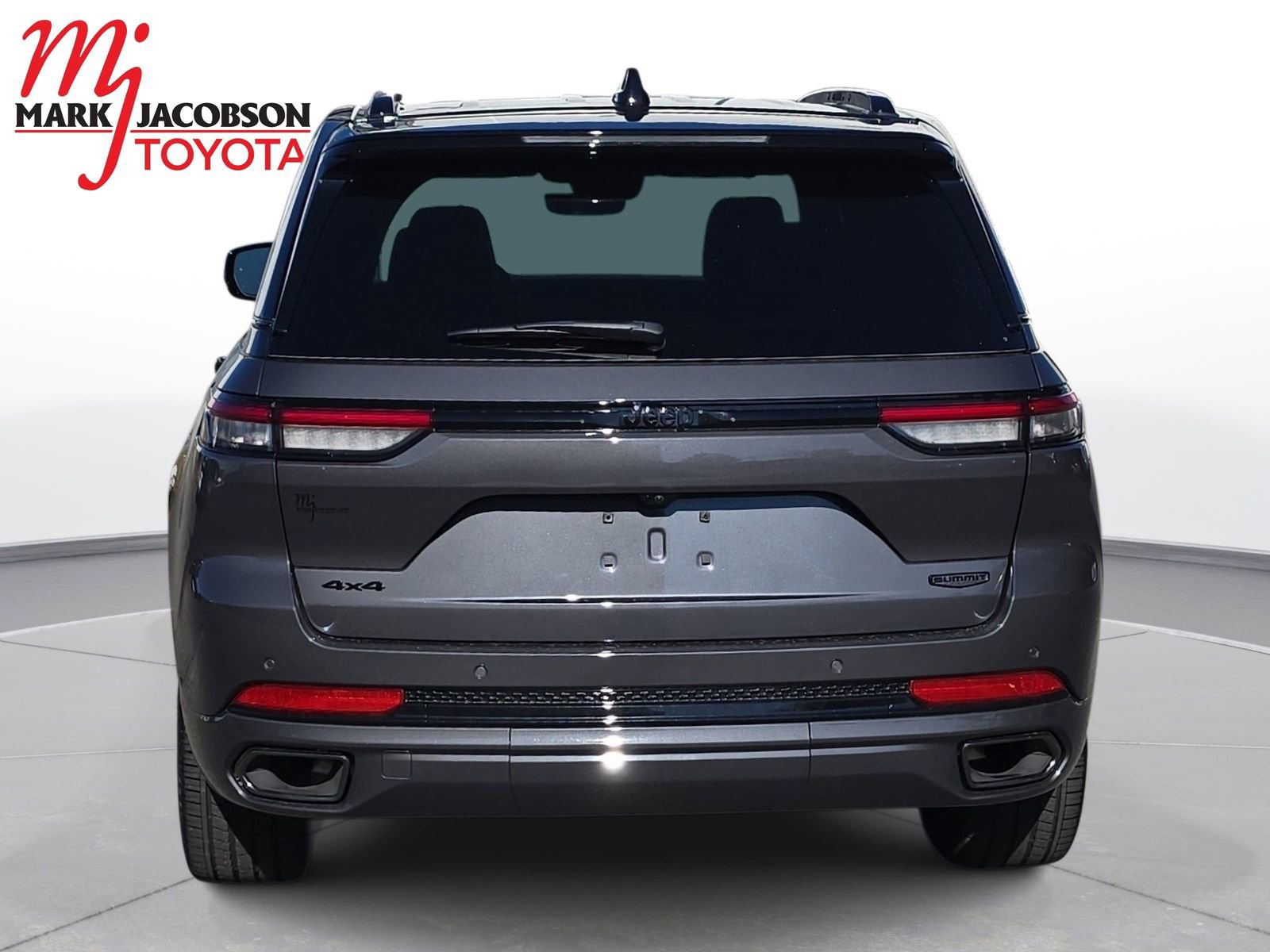 Used 2025 Jeep Grand Cherokee Summit w/ Obsidian Package image 12