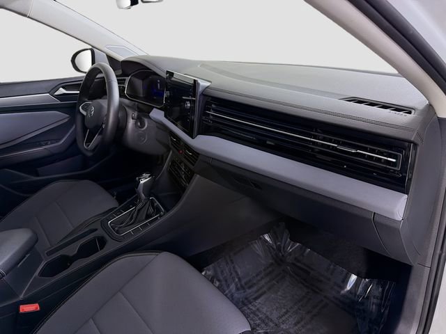 Used 2025 Volkswagen Jetta SE w/ Sunroof Package image 29