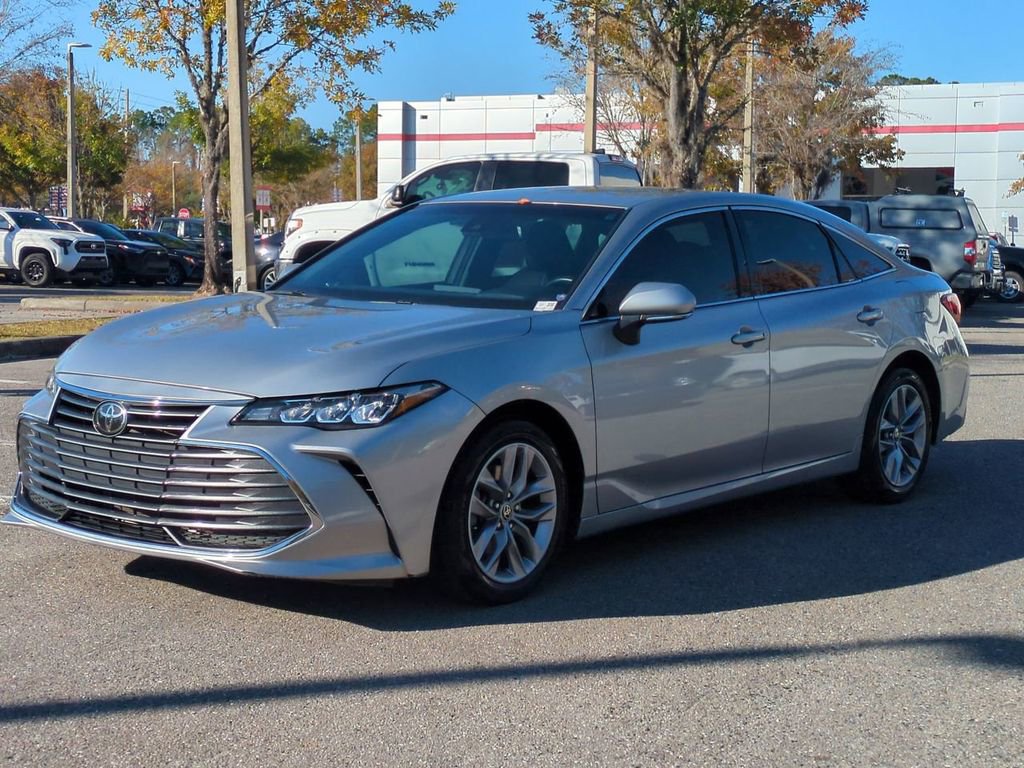 Certified 2022 Toyota Avalon XLE image 1