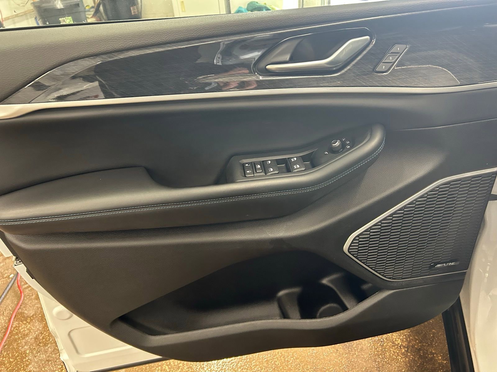 Certified 2022 Jeep Grand Cherokee Trailhawk w/ Luxury Tech Group III image 11