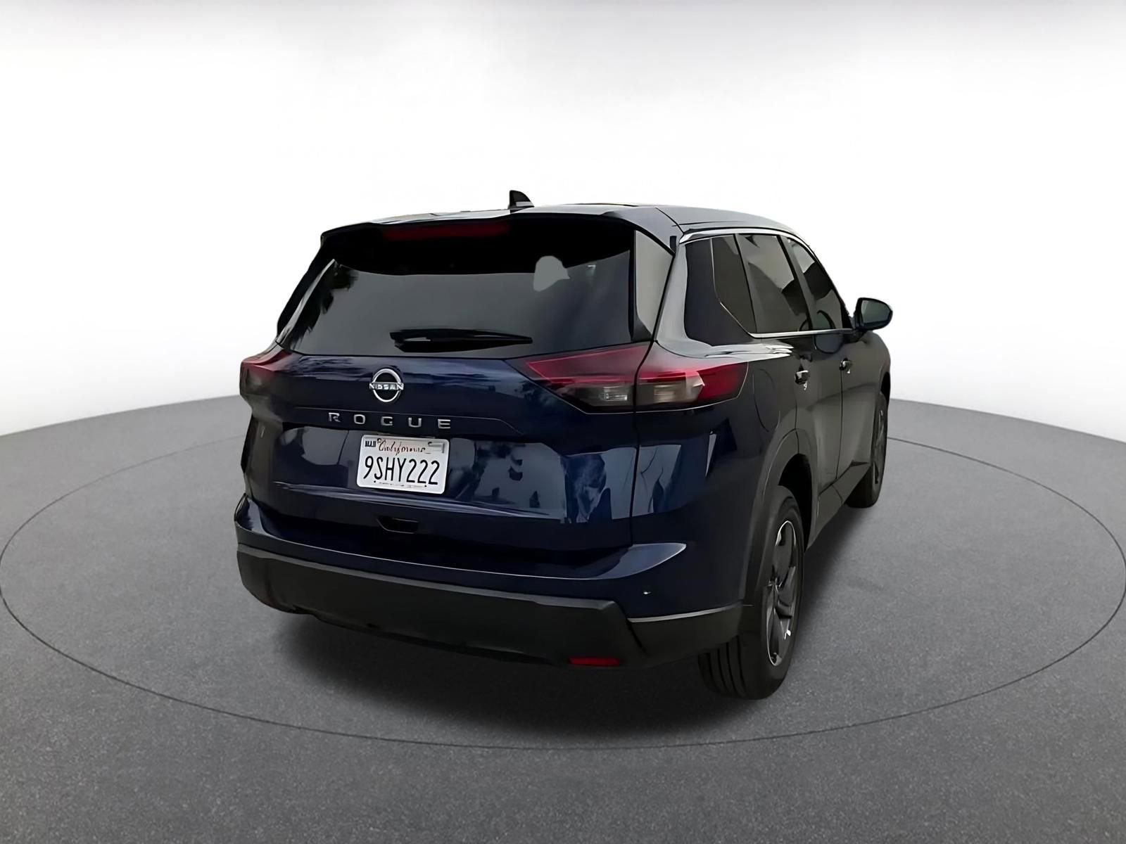 Used 2025 Nissan Rogue SV image 15