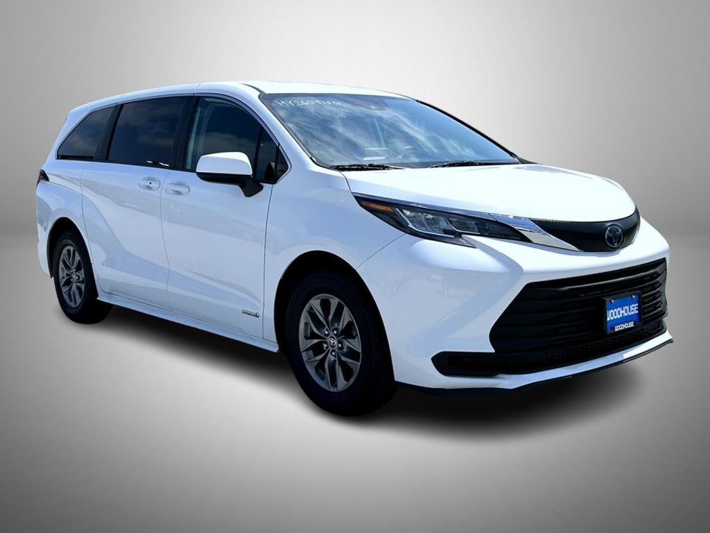 Used 2021 Toyota Sienna LE FWD image 3