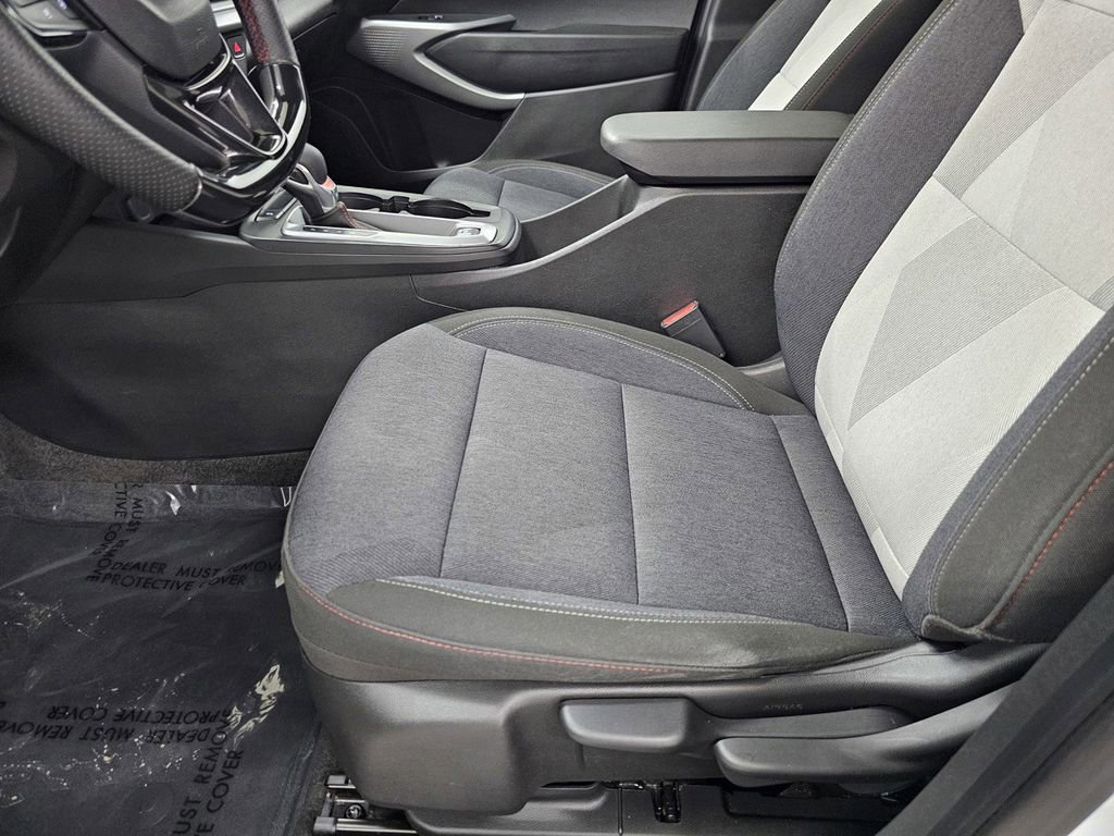 Used 2024 Chevrolet Trax RS FWD image 14