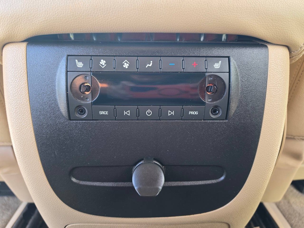 Used 2014 GMC Yukon XL SLT w/ SLT-2 Equipment Package RWD image 44